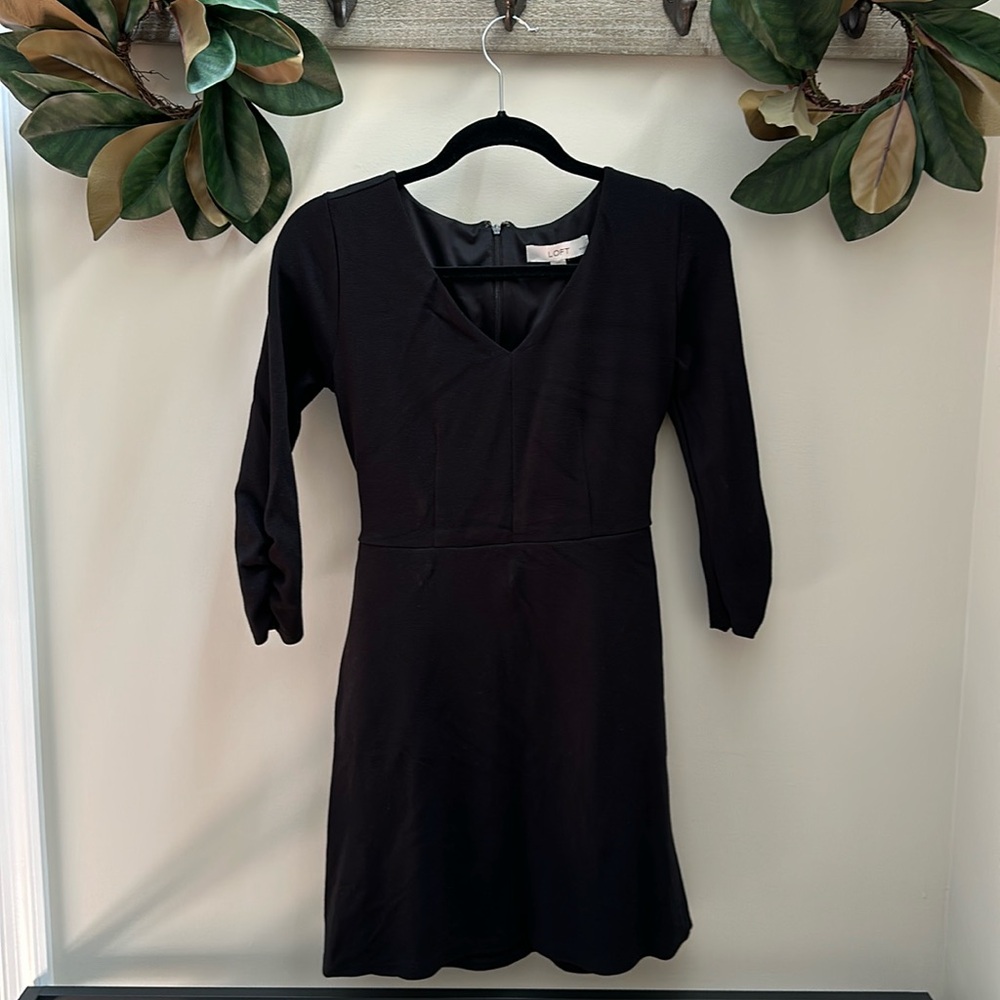 EUC LOFT LITTLE BLACK DRESS WITH POCKETS IN SIZE 2P.